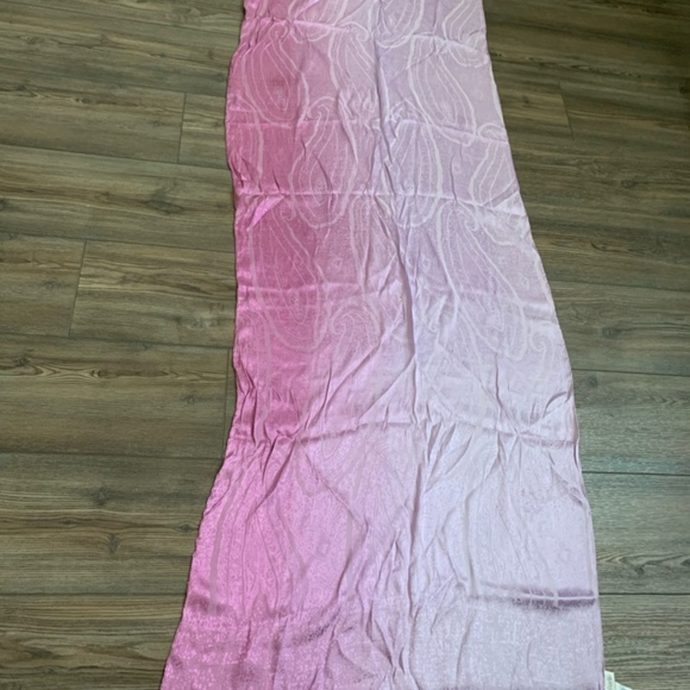 Scarf - Picture 1 of 9